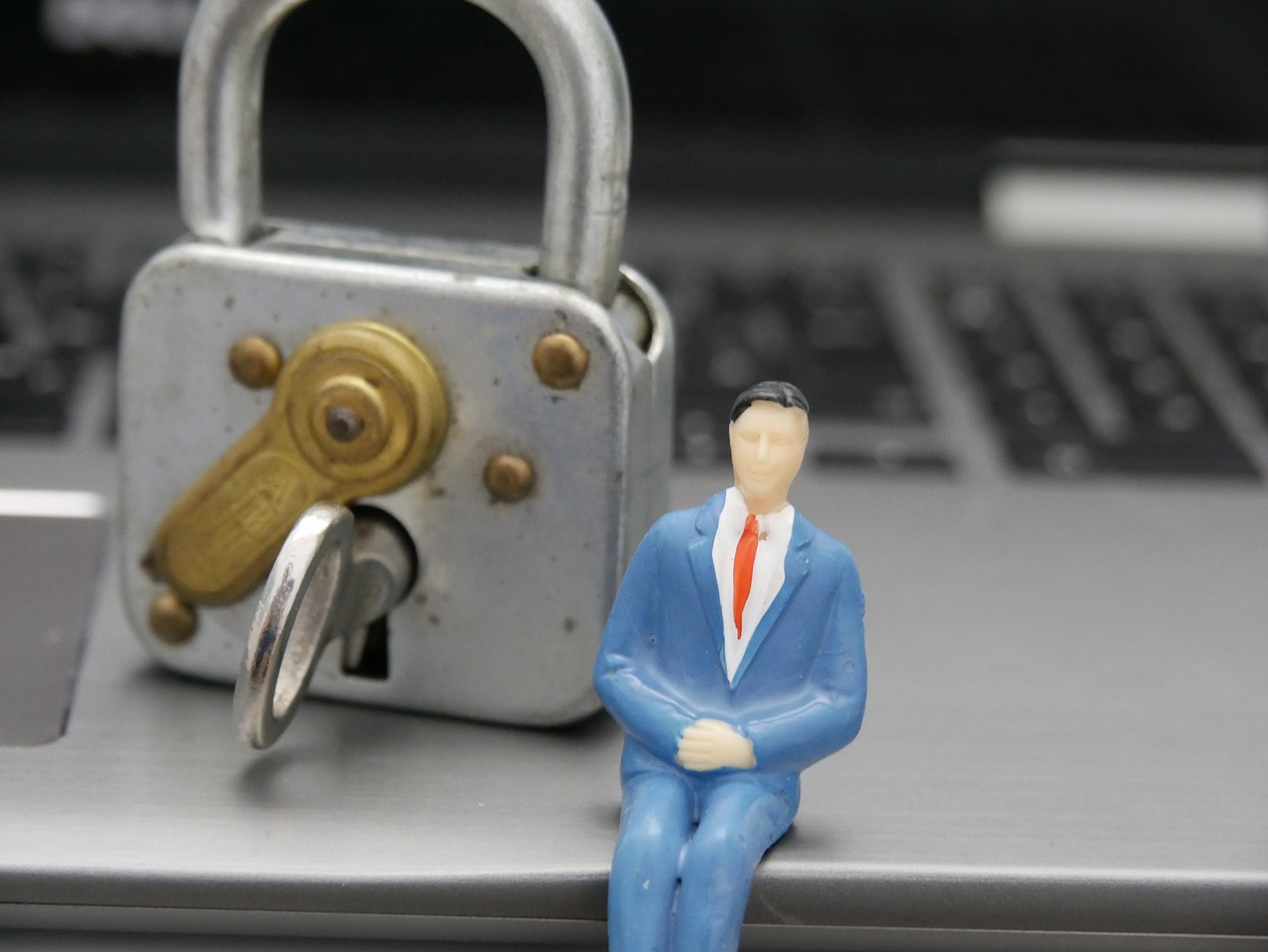 How to Minimize Digital Footprints